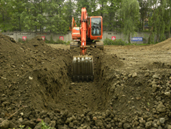 成都挖掘机学校-挖掘机开槽练习